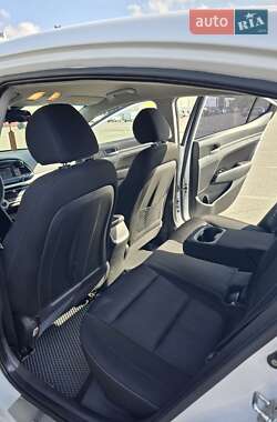 Седан Hyundai Elantra 2016 в Макарове