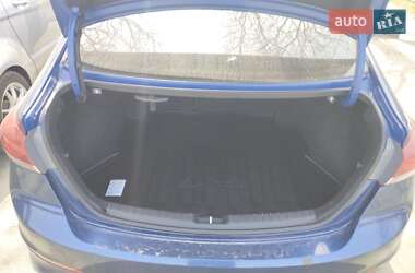Седан Hyundai Elantra 2016 в 