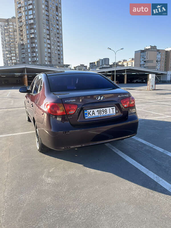 Седан Hyundai Elantra 2008 в Киеве