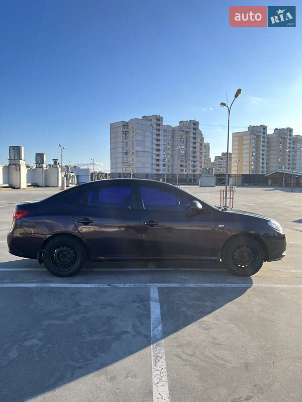 Седан Hyundai Elantra 2008 в Киеве