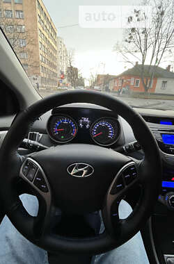 Седан Hyundai Elantra 2013 в Полтаве