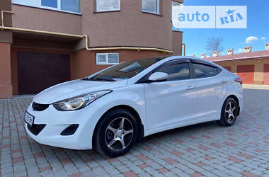 Седан Hyundai Elantra 2013 в Ивано-Франковске