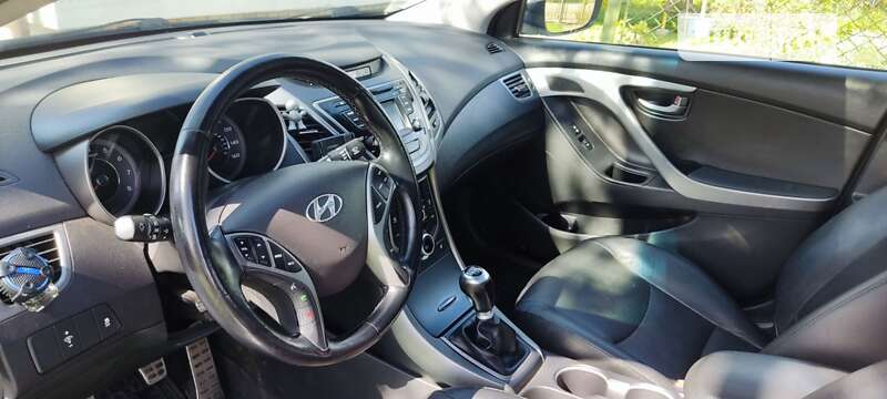 Седан Hyundai Elantra 2014 в Ивано-Франковске
