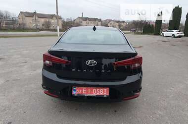 Седан Hyundai Elantra 2018 в Дубні