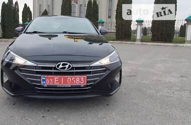 Седан Hyundai Elantra 2018 в Дубні