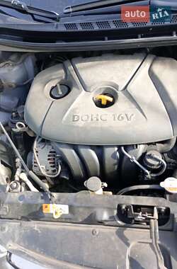 Седан Hyundai Elantra 2012 в 