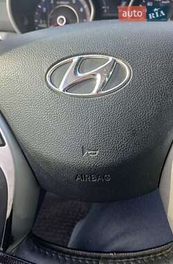Седан Hyundai Elantra 2012 в 