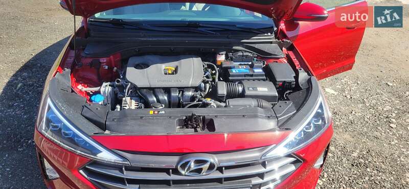 Седан Hyundai Elantra 2018 в Киеве