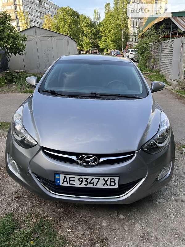 Седан Hyundai Elantra 2012 в Днепре