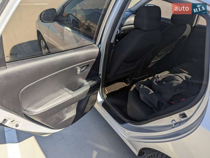 Седан Hyundai Elantra 2010 в Днепре