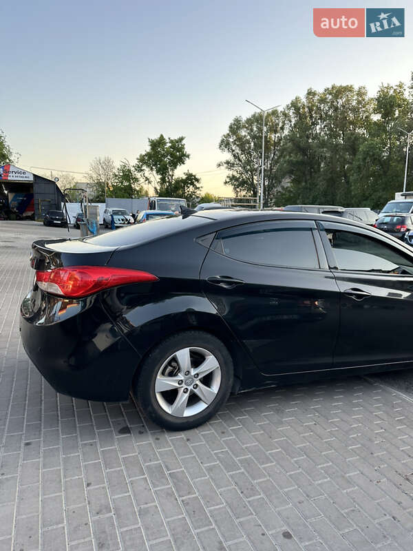 Седан Hyundai Elantra 2014 в Днепре