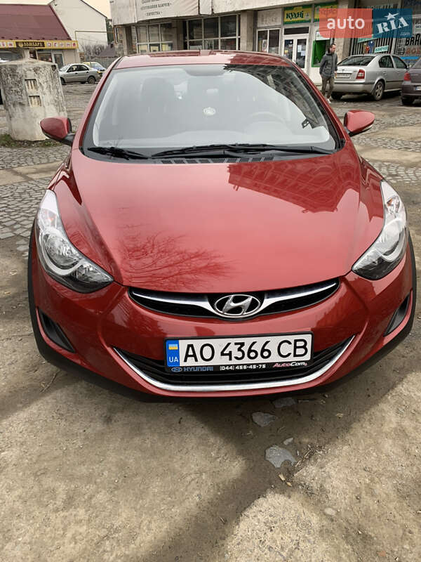 Седан Hyundai Elantra 2011 в Ужгороде