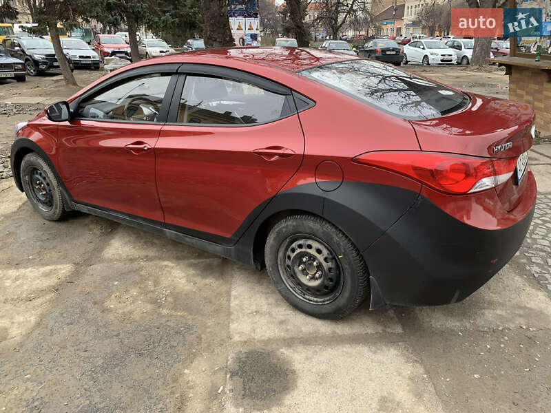 Седан Hyundai Elantra 2011 в Ужгороде