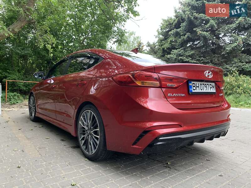 Седан Hyundai Elantra 2017 в Одессе