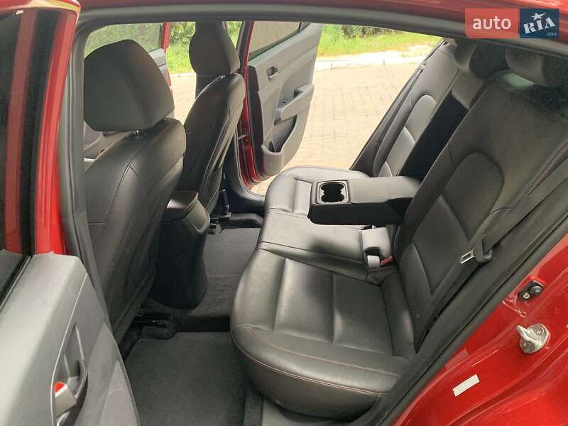 Седан Hyundai Elantra 2017 в Одессе
