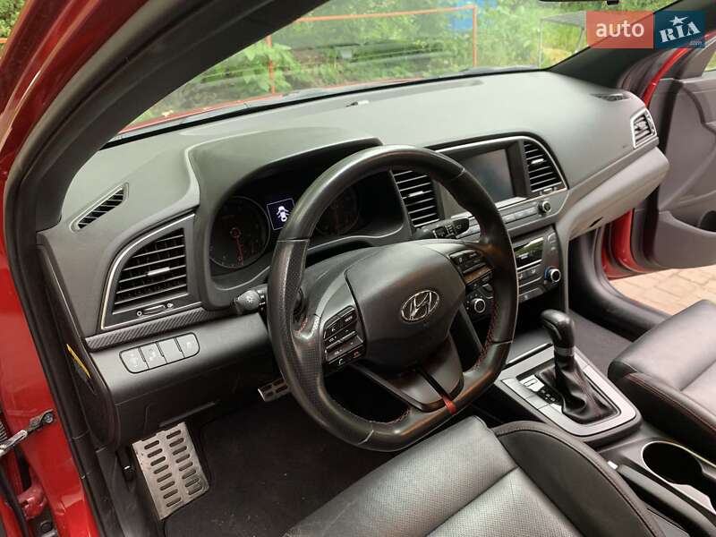 Седан Hyundai Elantra 2017 в Одессе
