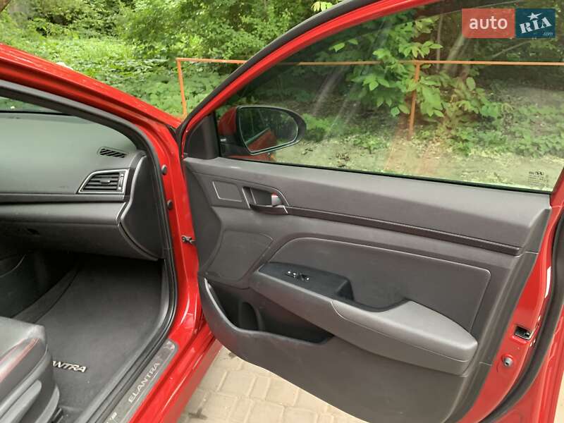 Седан Hyundai Elantra 2017 в Одессе