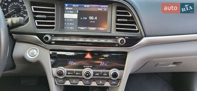 Седан Hyundai Elantra 2018 в Киеве