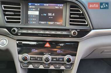 Седан Hyundai Elantra 2018 в 