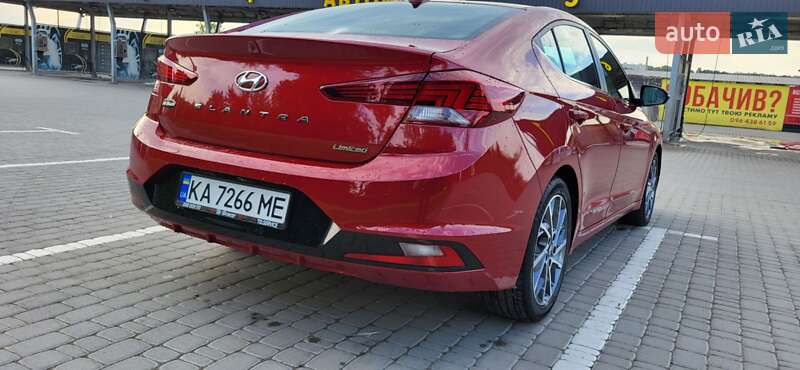 Седан Hyundai Elantra 2018 в Киеве