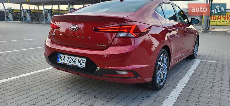 Седан Hyundai Elantra 2018 в Киеве