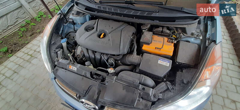 Седан Hyundai Elantra 2012 в Вороновиці