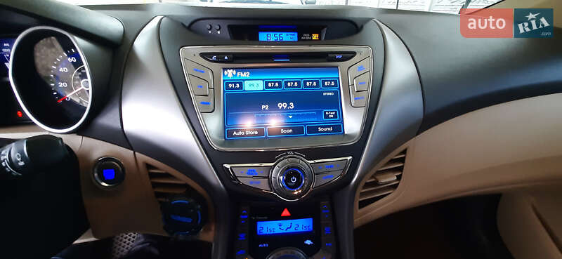 Седан Hyundai Elantra 2012 в Вороновиці