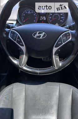 Хэтчбек Hyundai Elantra 2015 в Днепре