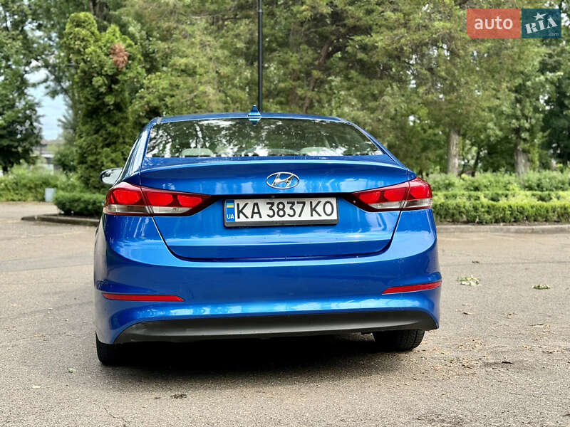 Седан Hyundai Elantra 2016 в Києві