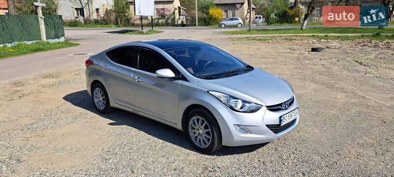 Седан Hyundai Elantra 2013 в Ужгороде