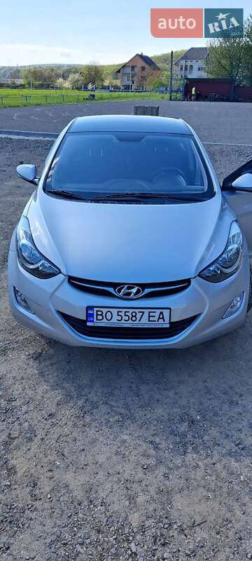 Седан Hyundai Elantra 2013 в Ужгороде