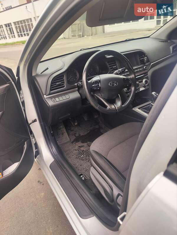 Седан Hyundai Elantra 2019 в Киеве