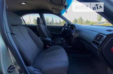 Седан Hyundai Elantra 2004 в Днепре