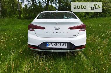 Седан Hyundai Elantra 2019 в Романіву