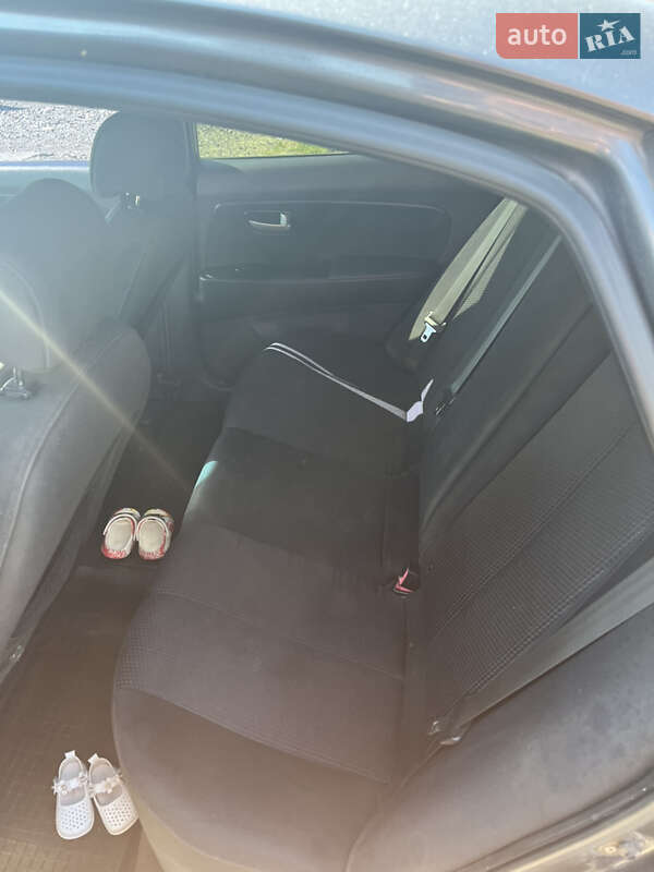 Седан Hyundai Elantra 2008 в Хусті