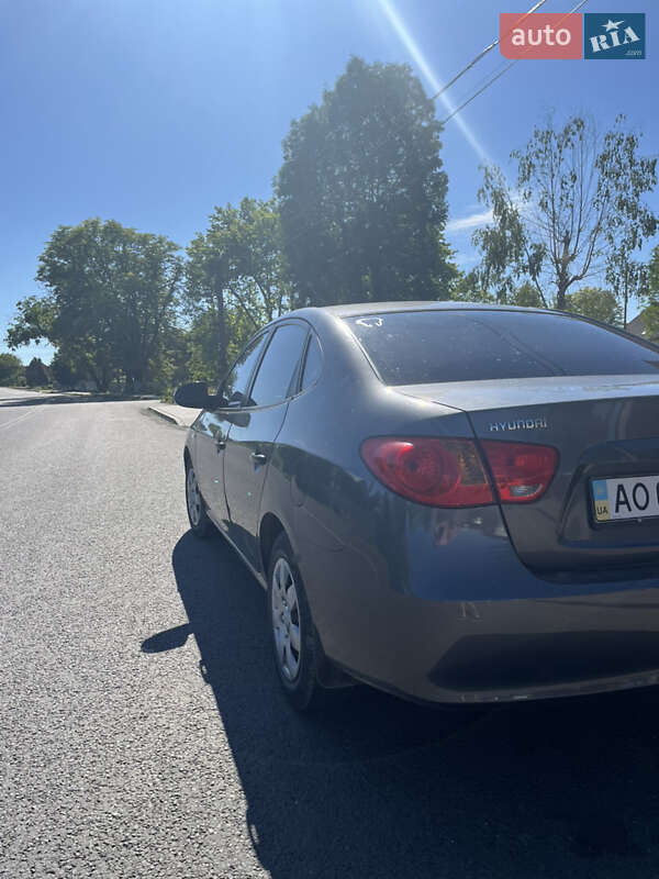 Седан Hyundai Elantra 2008 в Хусті