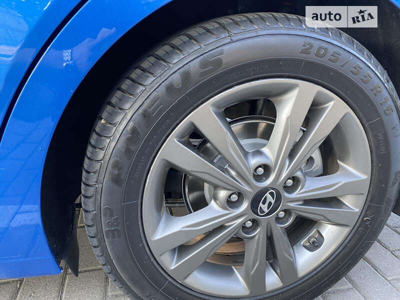 Седан Hyundai Elantra 2017 в Коломые