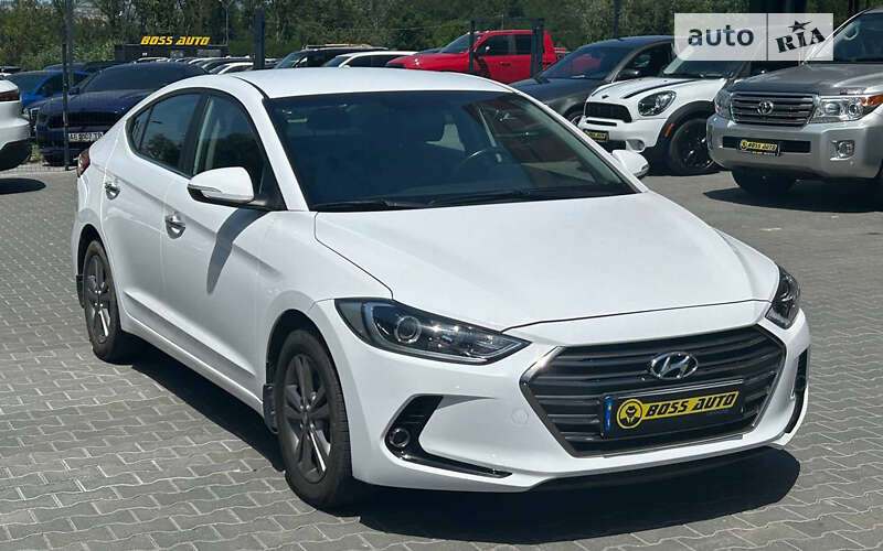 Седан Hyundai Elantra 2018 в Чернівцях