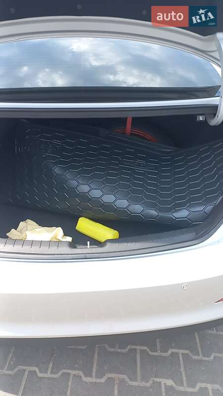 Седан Hyundai Elantra 2018 в Хмельницком