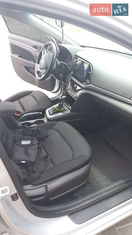 Седан Hyundai Elantra 2018 в Хмельницком