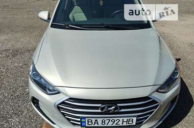 Седан Hyundai Elantra 2016 в Киеве