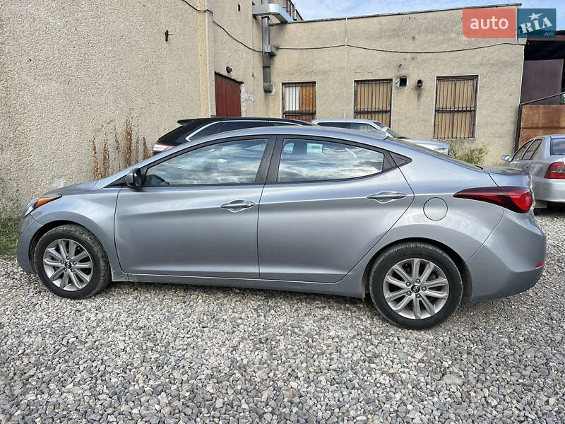 Седан Hyundai Elantra 2015 в Ивано-Франковске