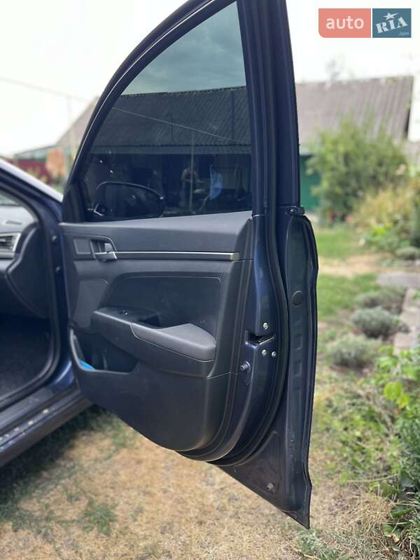 Седан Hyundai Elantra 2017 в Полтаві