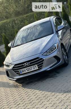 Седан Hyundai Elantra 2016 в Львове