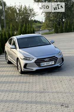 Седан Hyundai Elantra 2016 в Львове