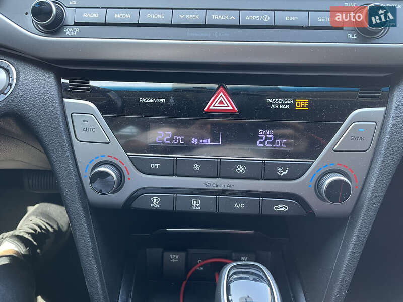 Седан Hyundai Elantra 2017 в Киеве