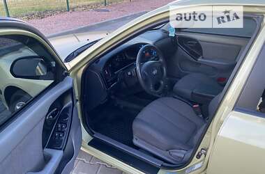 Седан Hyundai Elantra 2004 в Одесі