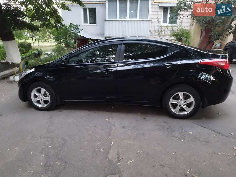 Седан Hyundai Elantra 2012 в Умани
