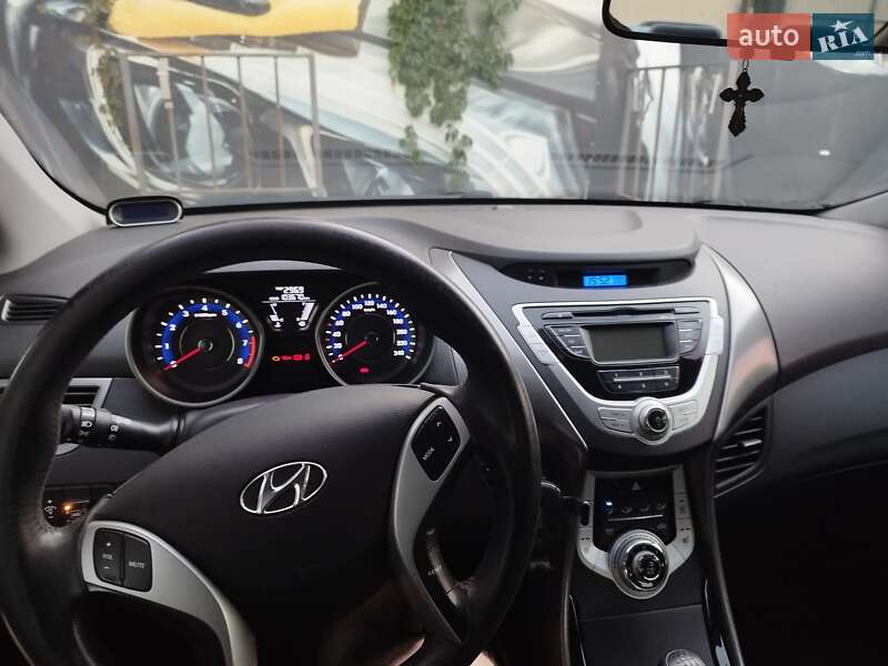Седан Hyundai Elantra 2012 в Умани