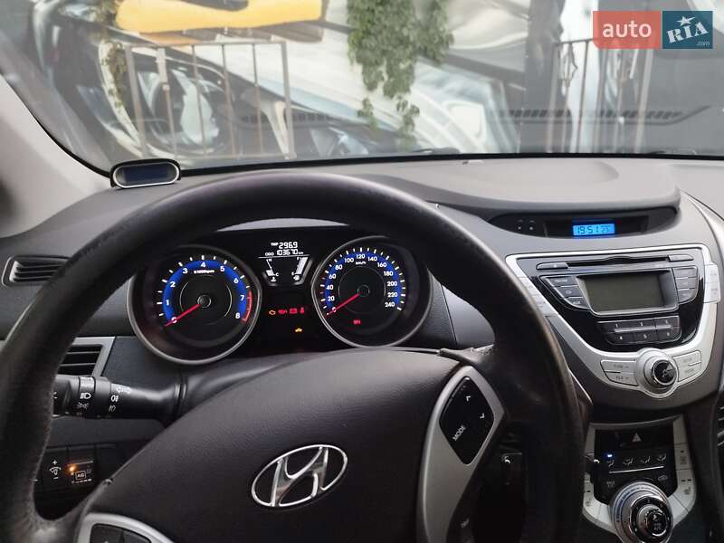 Седан Hyundai Elantra 2012 в Умани